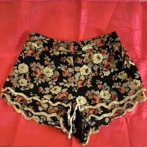 Cute floral mini shorts size 8